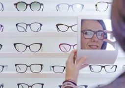 تعرف على الأنواع الرئيسية للعدسات الزجاجية والبلاستيكية وعلى ماذا تعتمد النظارات الطبية